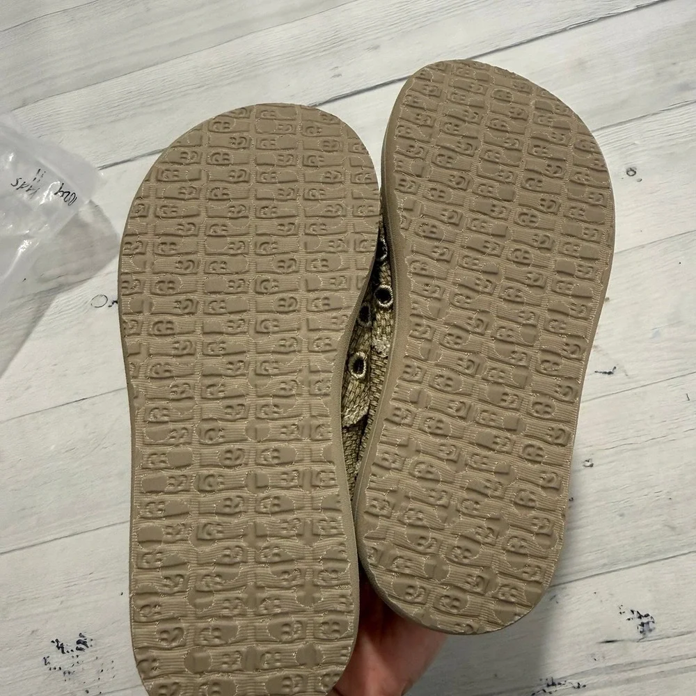 Sanuk kids tan slip on shoes little kids size 11